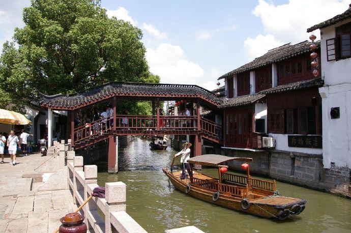 父母双亡的河南小伙突发脑梗住院，好友从900多公里外赶来照顾，“只要你好了我瘦100斤都没关系”